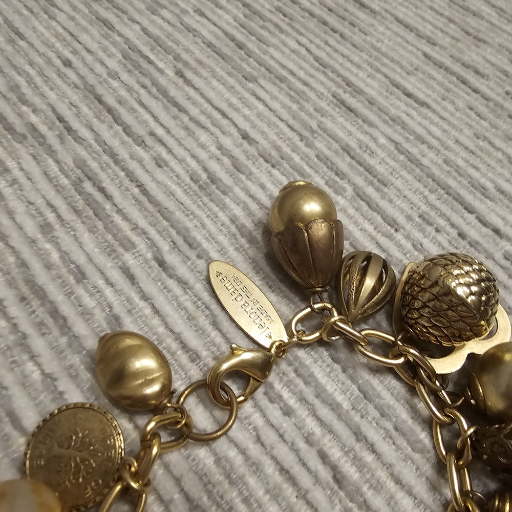 ♡ Lenora Dame Gold-Toned Vintage-Inspired Charm Bracelet ♡ - Picture 7 of 12